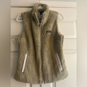 NWT Women’s Patagonia Los Gatos Khaki Vest Medium
